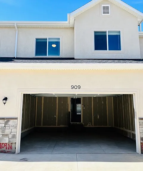 909 N 1190 E — Photo 1