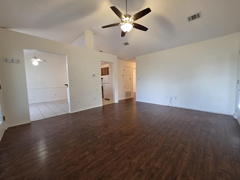 2289 Estate Cir — Photo 3