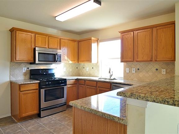 4th image of 704 Richmond Dr