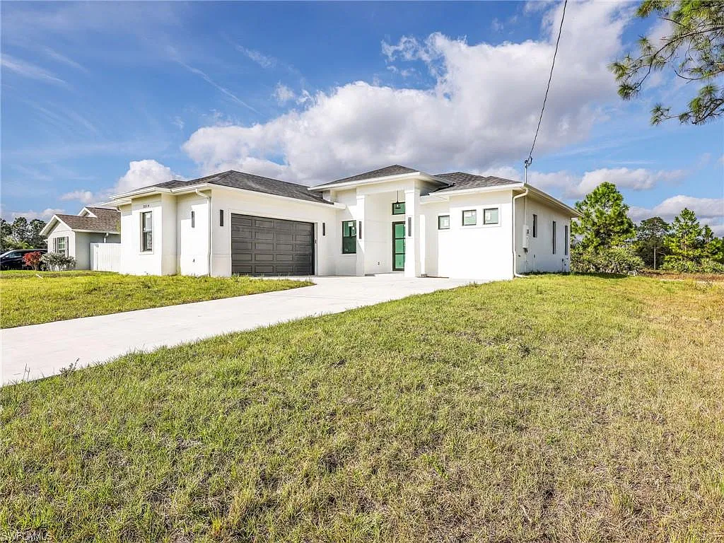 3 bed, 2.0 bath, 1633 sqft, $2,000 — Photo 1