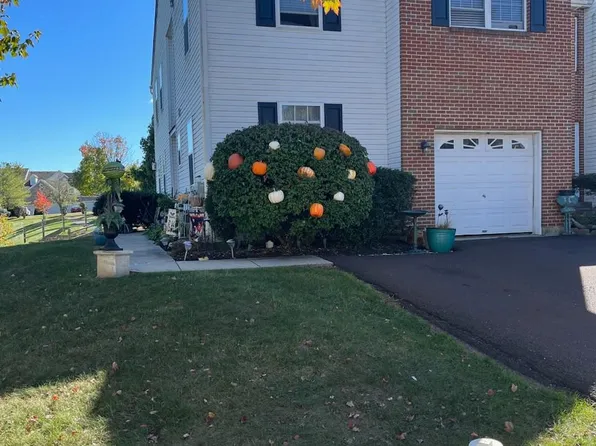 133 Hampshire Dr, Sellersville, PA 18960