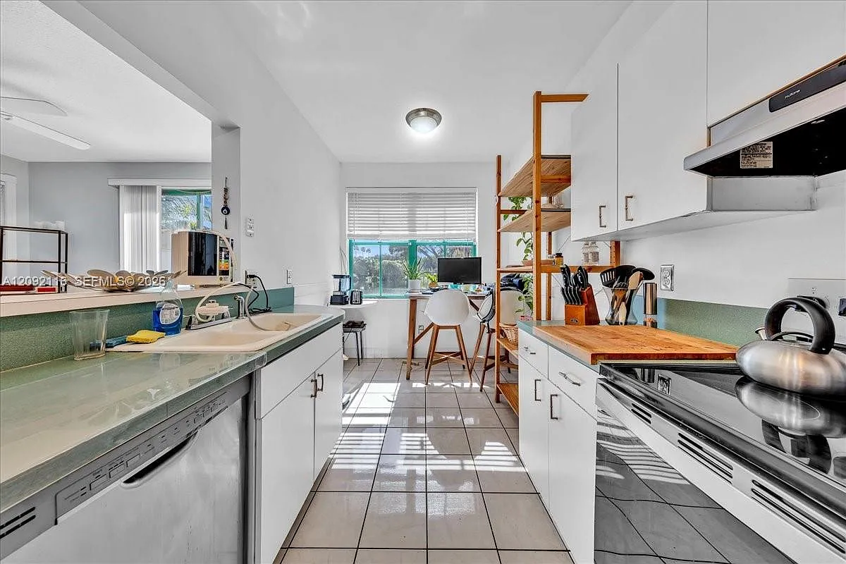 4 bed, 2.5 bath, 1541 sqft, $3,500 — Photo 1
