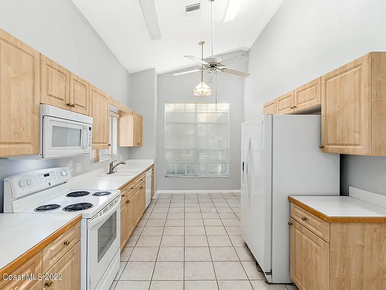 2187 Hedgerow Dr — Photo 6