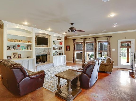 4th image of 521 Estate Dr