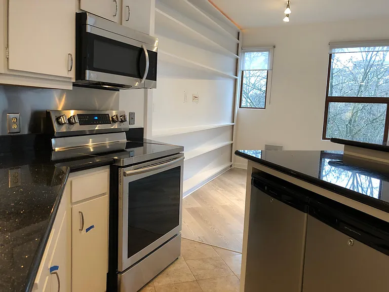 2700 4th Ave #406 — Photo 3