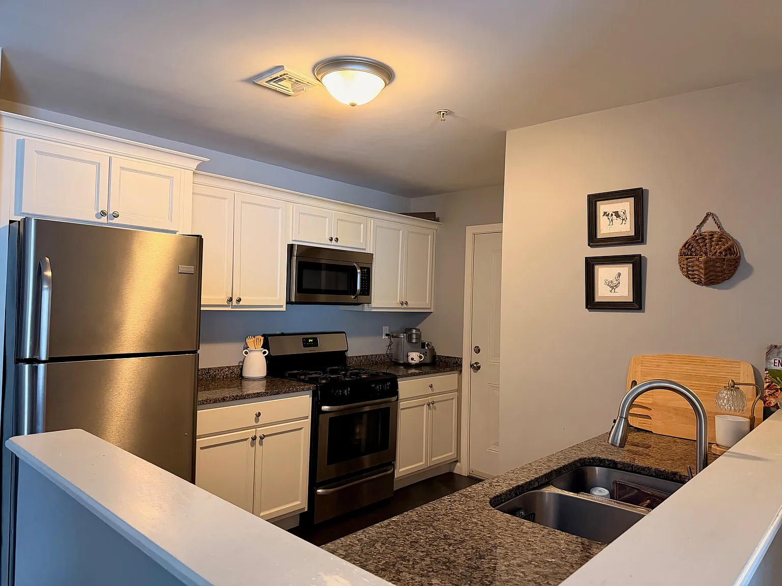 2 bed, 1000 sqft, $2,150 — Photo 4