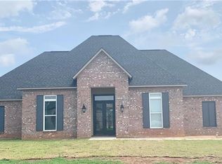 516 Le Bayou Dr, Alexandria, LA 71303