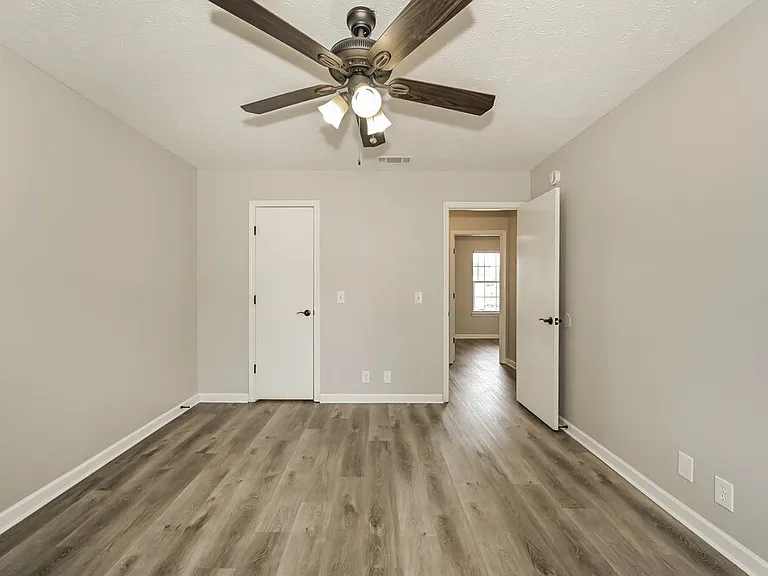 1225 Akins Ridge Dr — Photo 11
