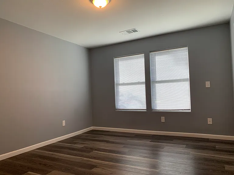 235 W South St — Photo 8