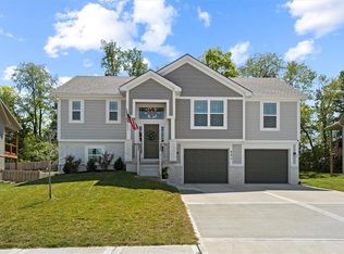 421 Lilly Ln, Liberty, MO 64068