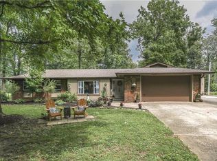 1112 Rustic Ln, Whiteland, IN 46184