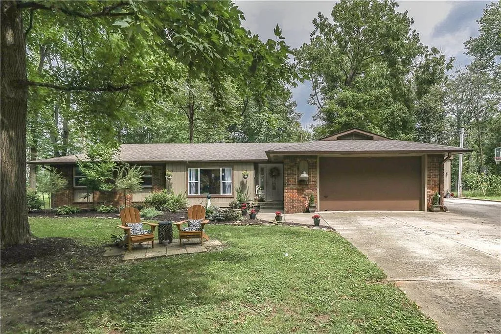 1112 W Rustic Ln photo 1