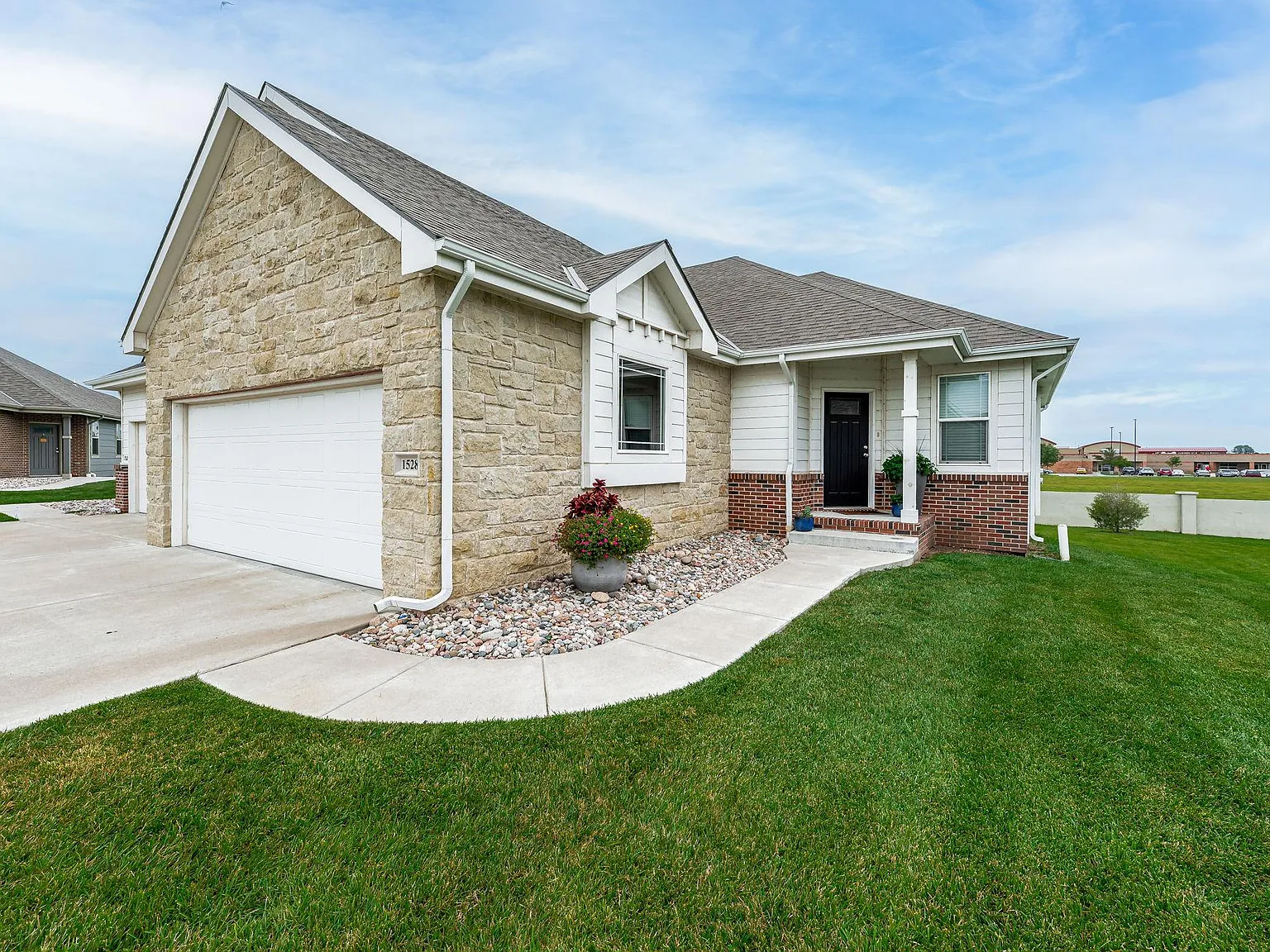 5 bed, 2400 sqft, $2,450 — Photo 1