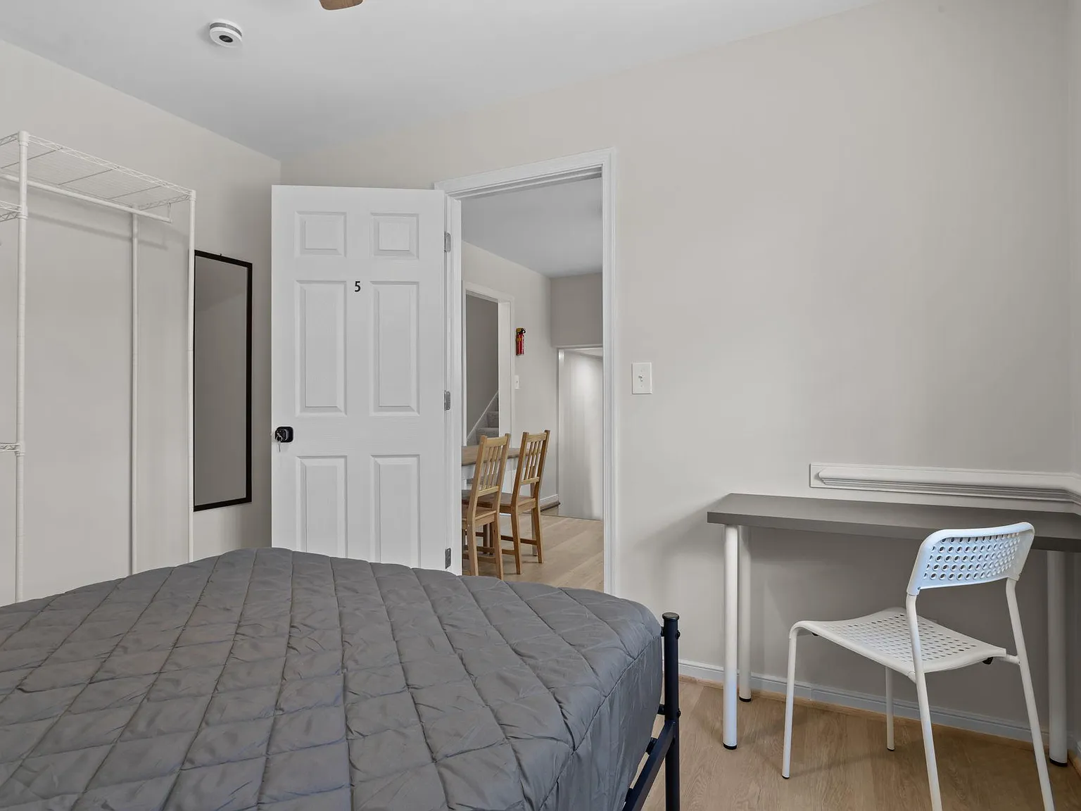 4 bed, 3.0 bath, 2044 sqft, $957 — Photo 2