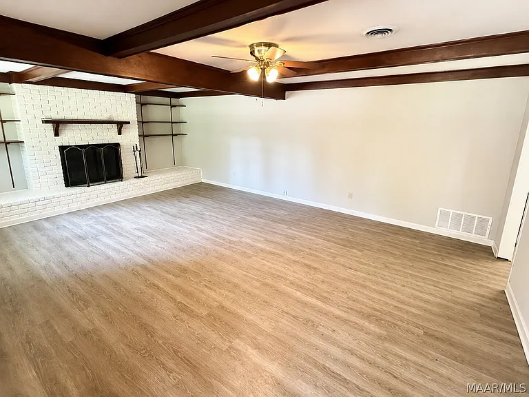 1216 Karen Rd — Photo 2