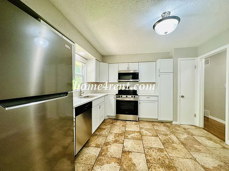 7421 Hardy Ave — Photo 11