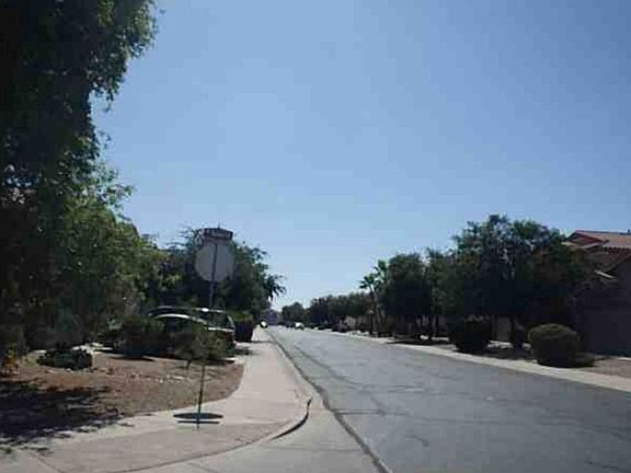 Exterior Neighborhood (street photo)