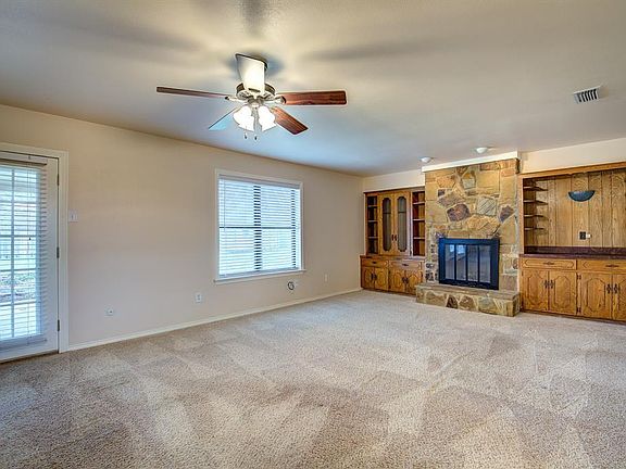 4th image of 18 Hillview Dr