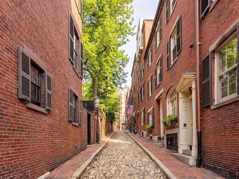 7 Acorn St — Photo 3