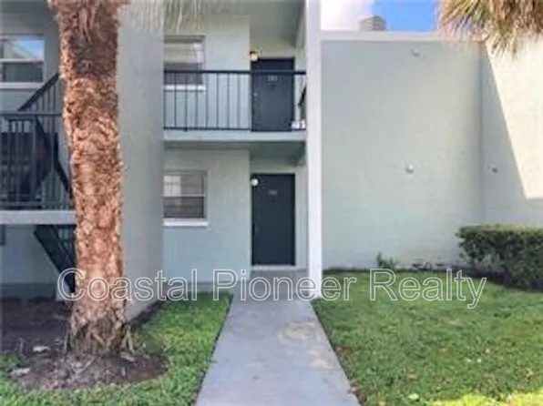 2840 Somerset Park Dr, Tampa, FL 33613