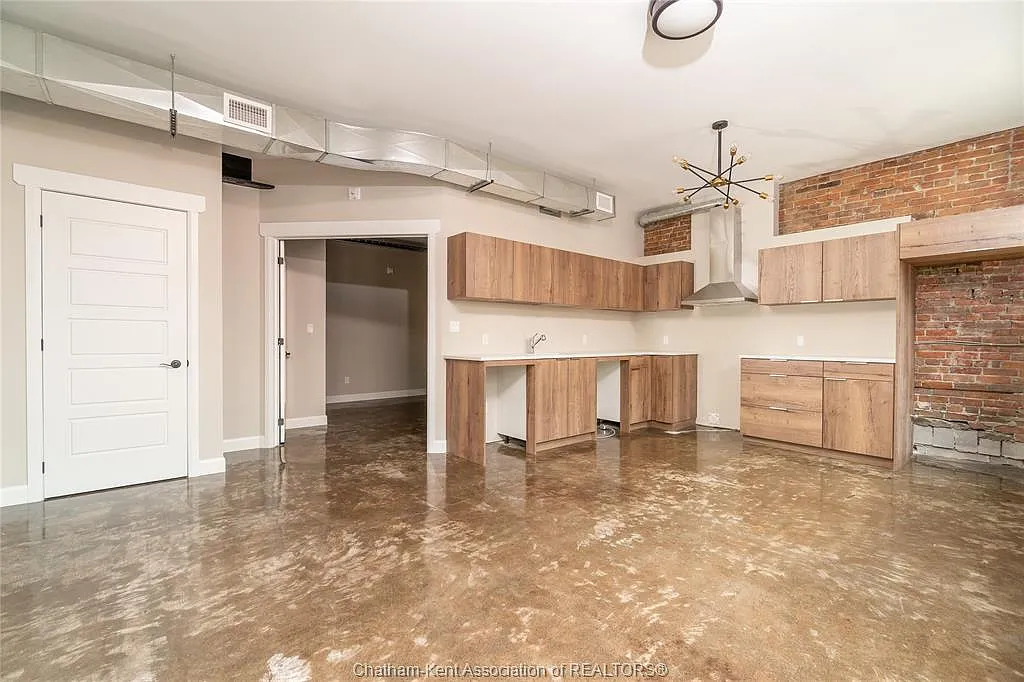 1 bed, 930 sqft, $1,750 — Photo 2