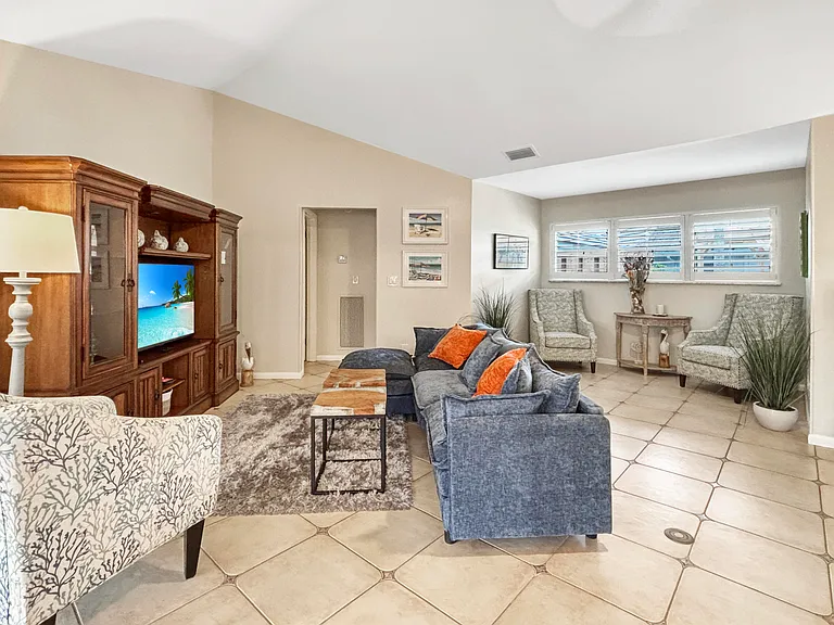 1127 E Seminole Ave #8A — Photo 13