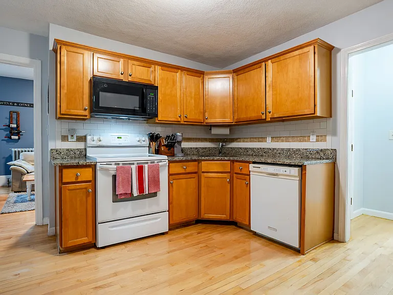 197 Mount Vernon St #1 — Photo 6