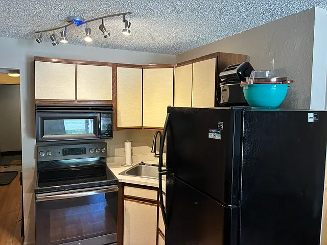 401 S Ridge St — Photo 5