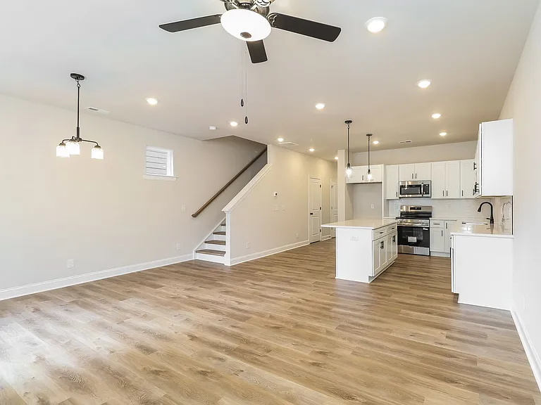 3607 Corbett St — Photo 2