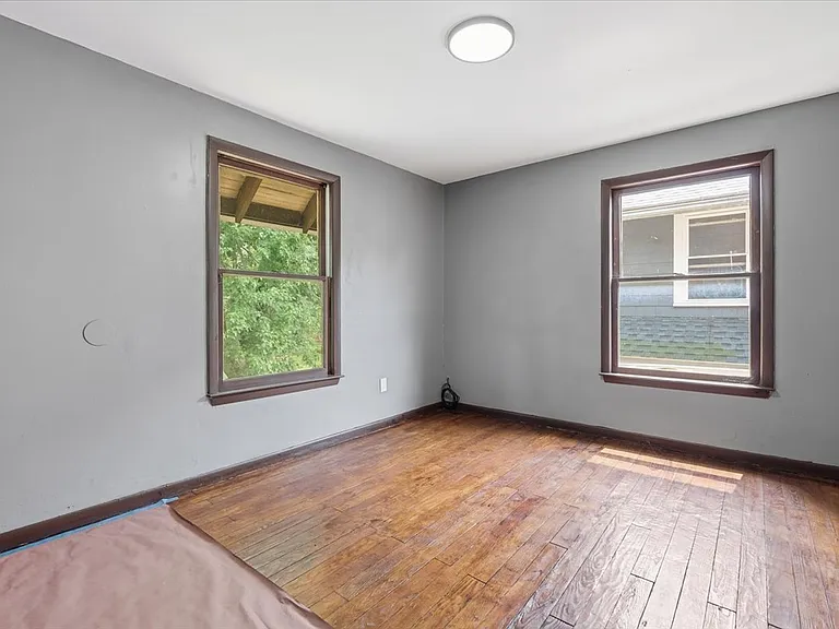 142 Western Ave — Photo 24