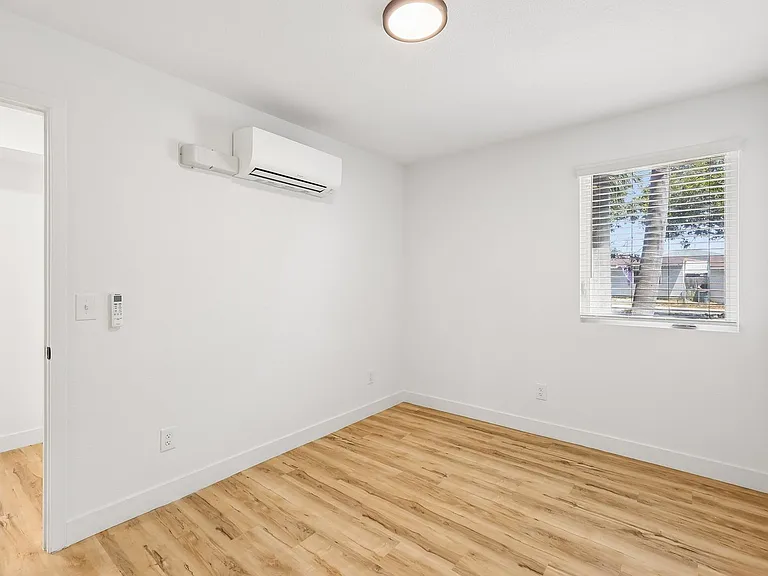 The Crest |NEWLY Renovated Studios, Lofts, 1, 2 & 3 Bedroom Homes Near the Beach — Photo 109