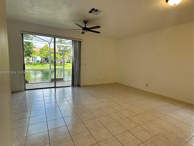 5541 NW 90th Ter #5541 — Photo 6