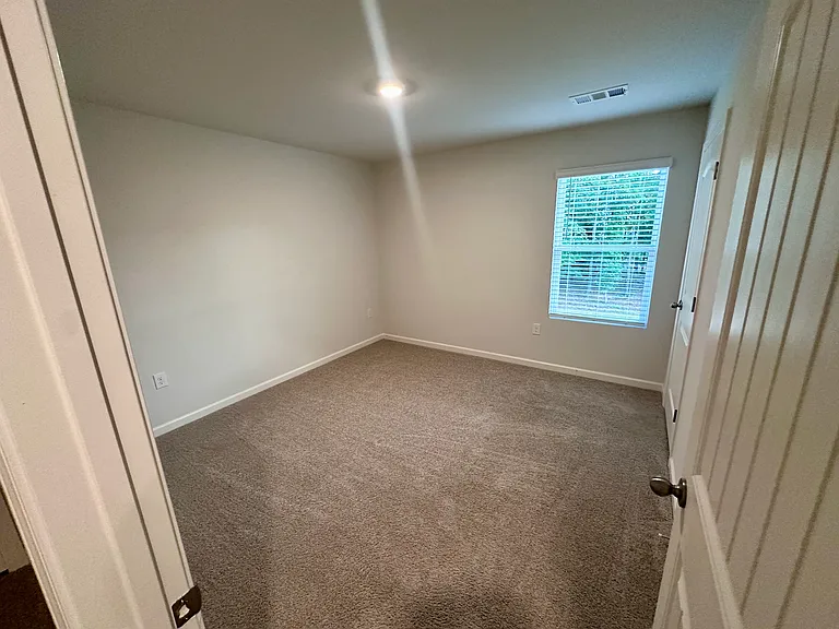 19 Manor Way — Photo 37