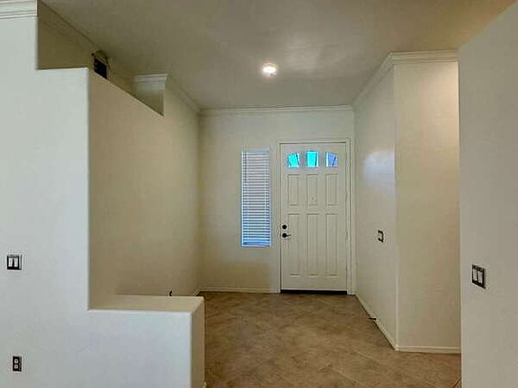 2nd image of 885 W Aloe Pl