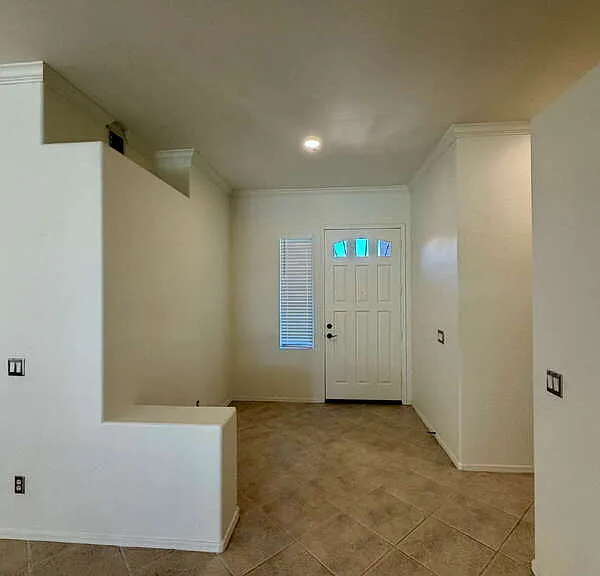 885 W Aloe Pl — Photo 2