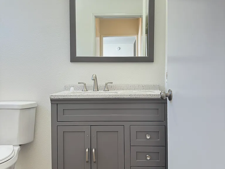1625 Glendon Ave #6 — Photo 9