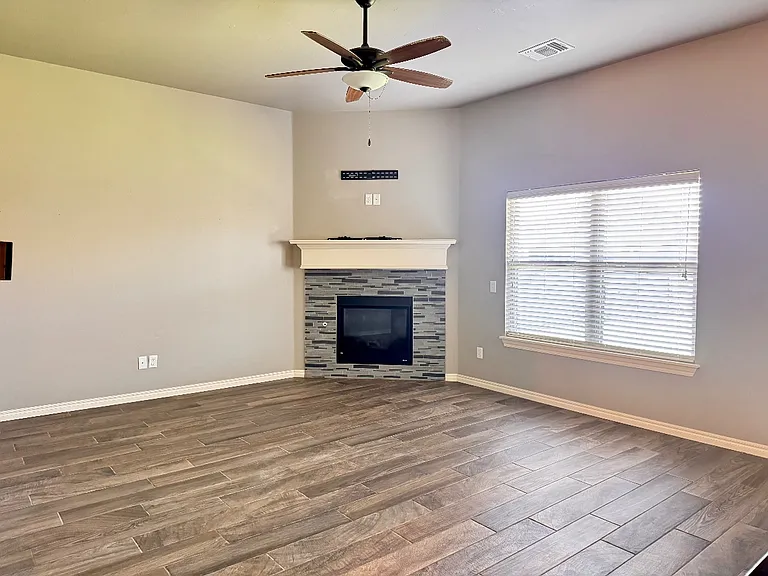 8109 NW 160th Ter — Photo 3