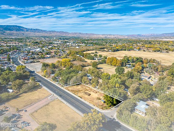 3rd image of 990 S Oasis Drive