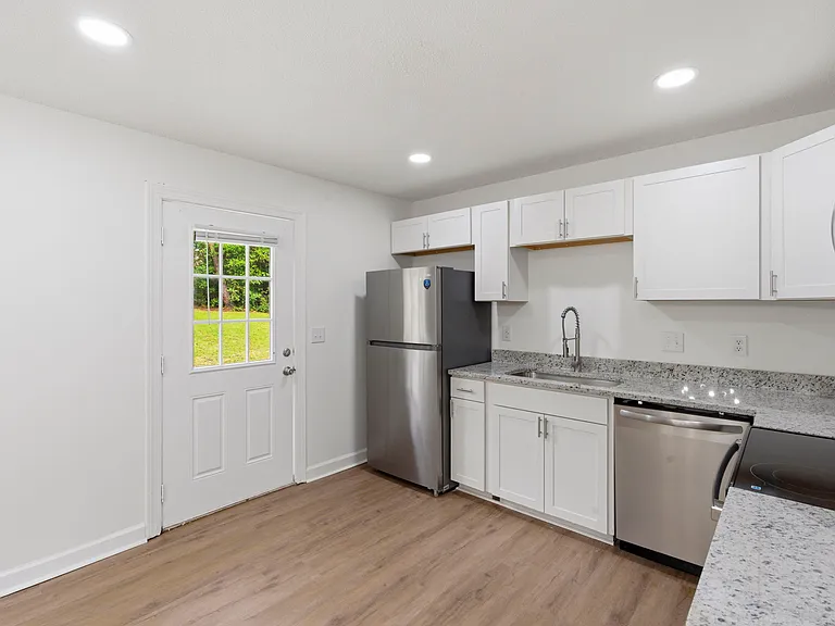 1012 Starmount Dr — Photo 9