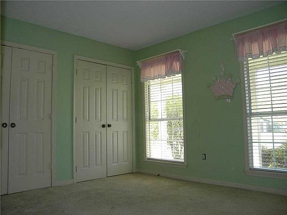 2nd image of 211 Chinkapen Dr