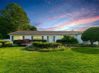 30 Ross Ln, Mount Sinai, NY 11766