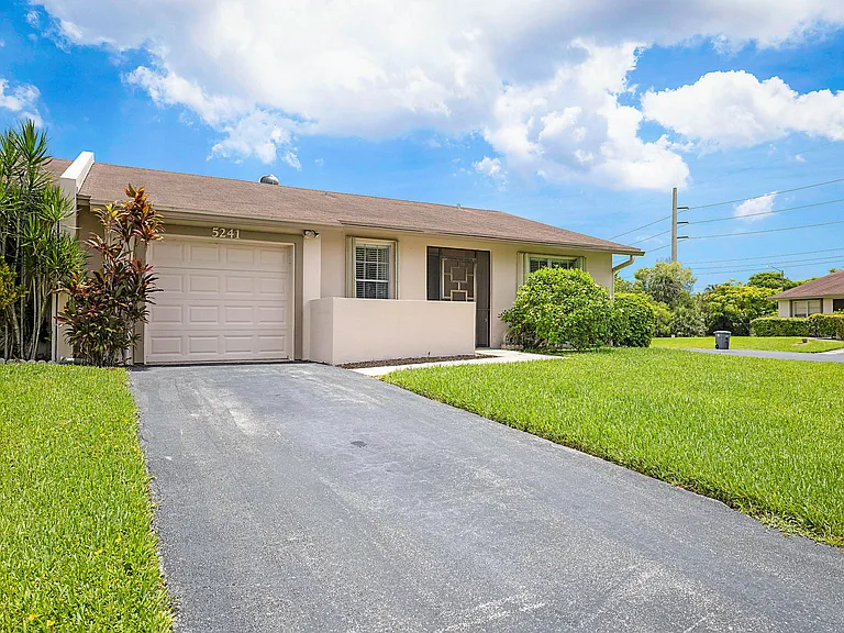 5241 Breadfruit Cir — Photo 42