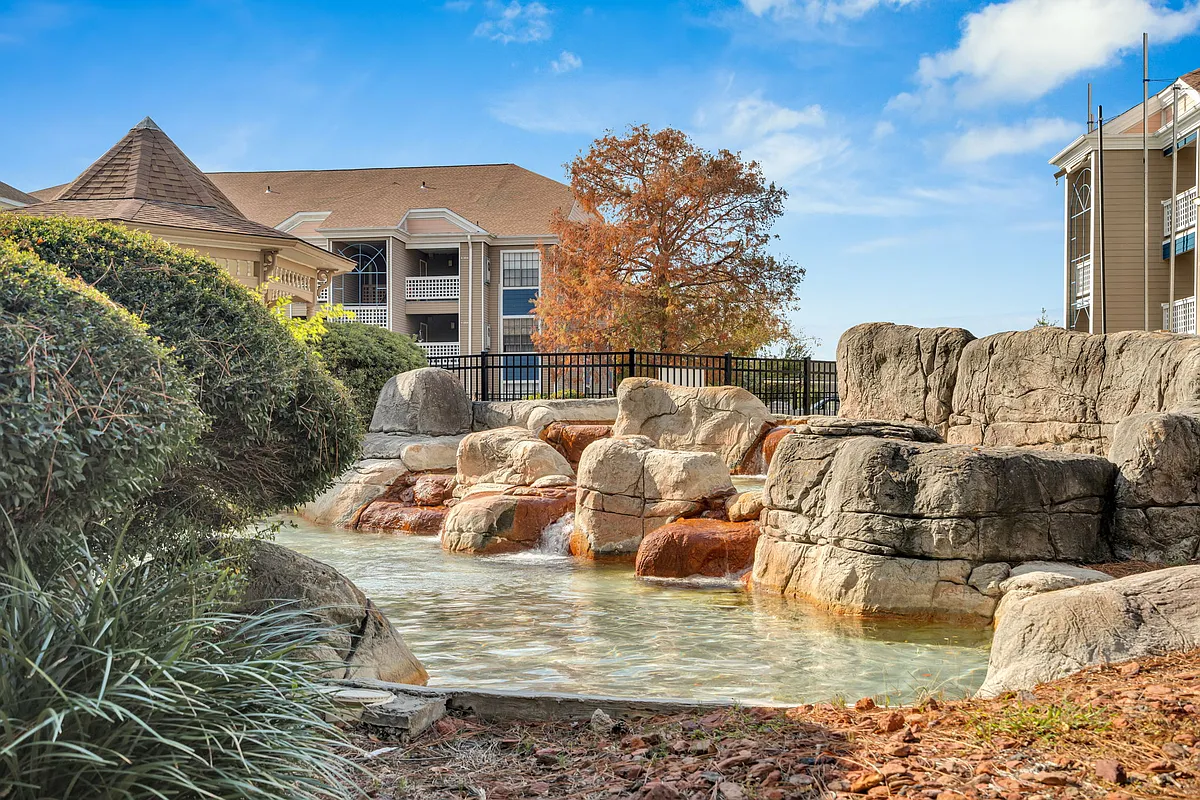 Building Photo - Woodlake Apartments