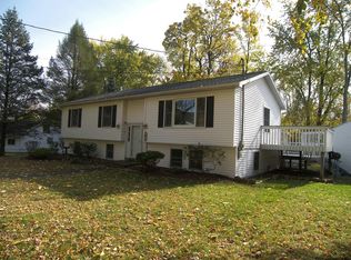 12 Higgins Rd, Waterford, NY 12188