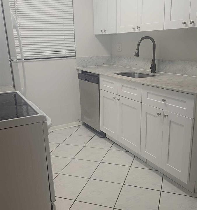 1st image of 4111 Stirling Rd