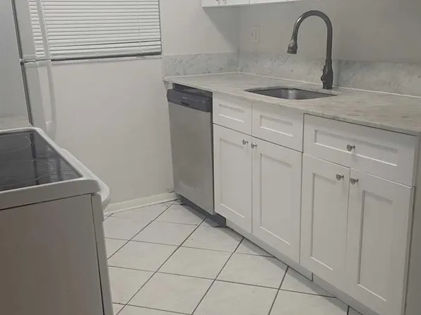 4111 Stirling Rd, Davie, FL