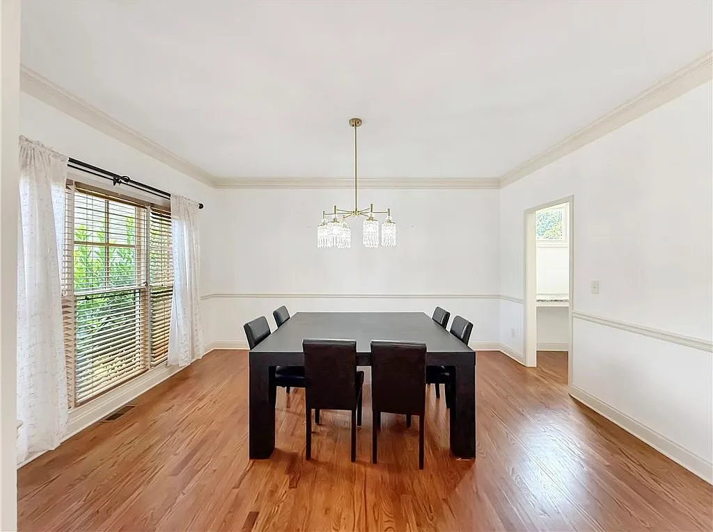 6 bed, 5.5 bath, 4691 sqft, $4,050 — Photo 4