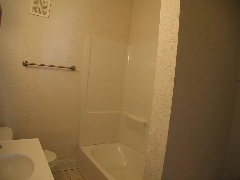 502 Bryan St #F — Photo 11