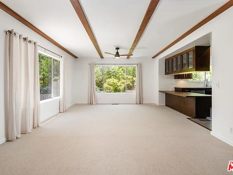 1528 Rising Glen Rd — Photo 4