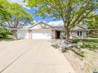1708 E Ash Grove Cir, Sioux Falls, SD 57108